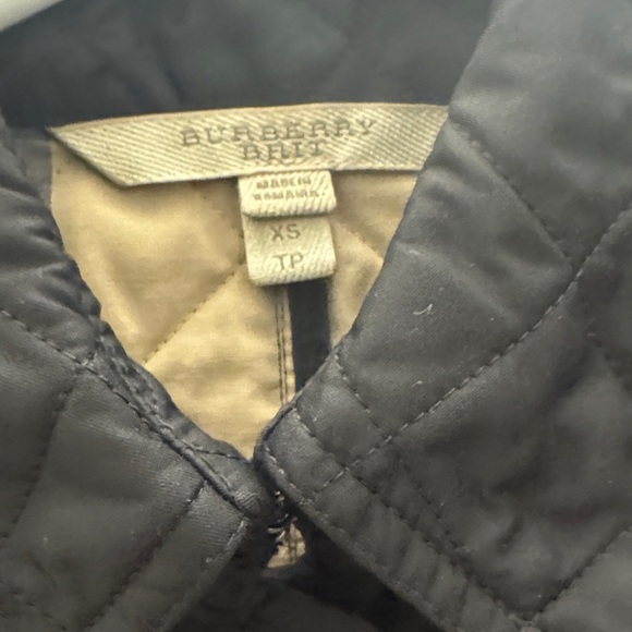 Burberry Black Quilted Jacket with Plaid Cuffs - Picture 2 of 5